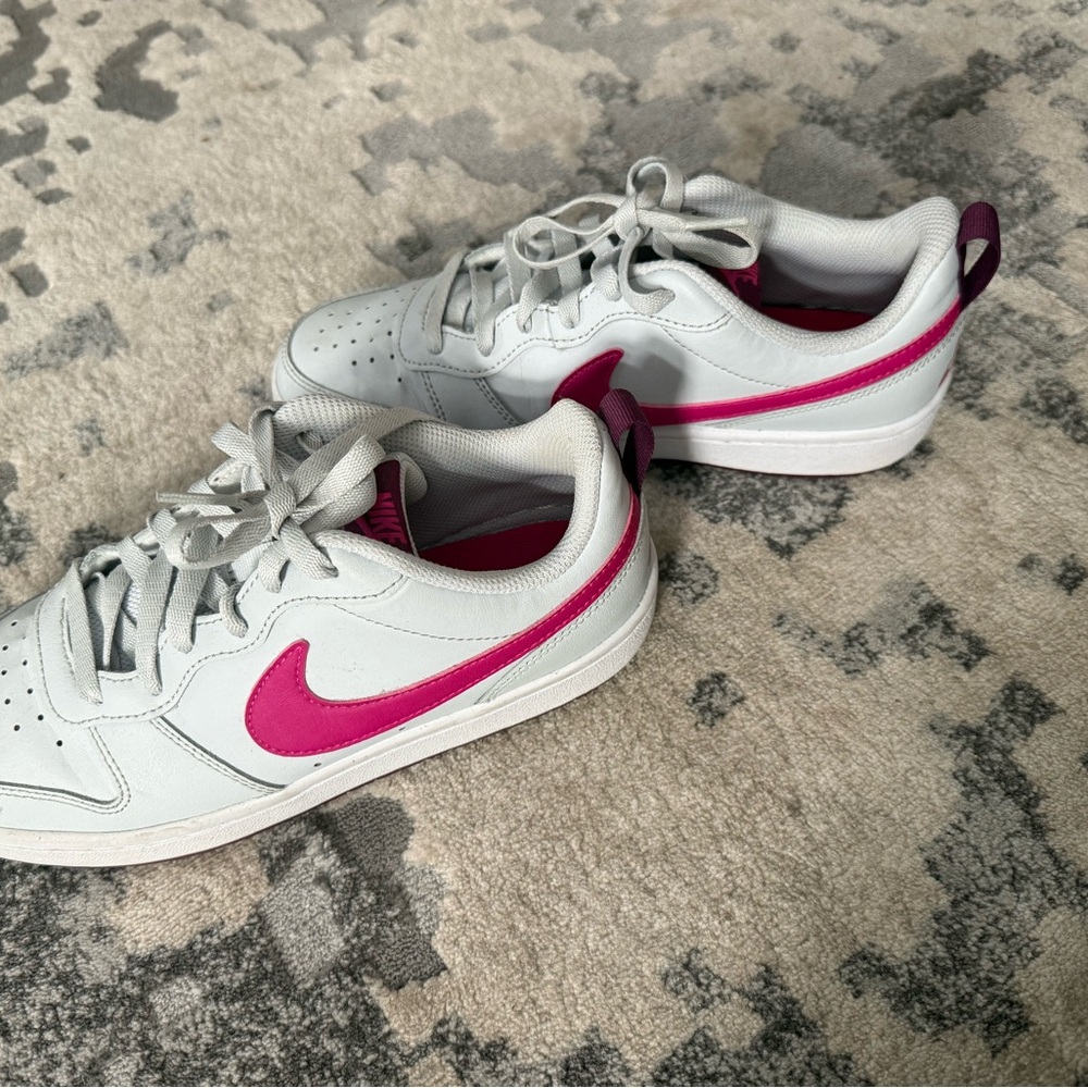 Nike Women's White and Pink Sneakers
